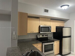 2520 Centergate Dr in Miramar, FL - Building Photo - Building Photo