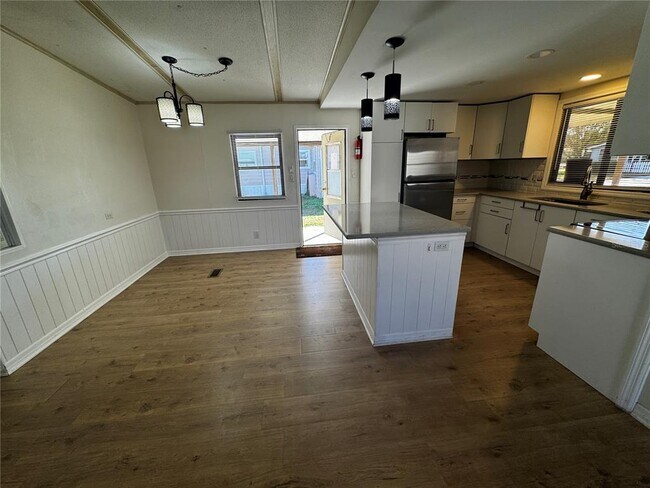 1003 Oren Ave in Lady Lake, FL - Building Photo - Building Photo