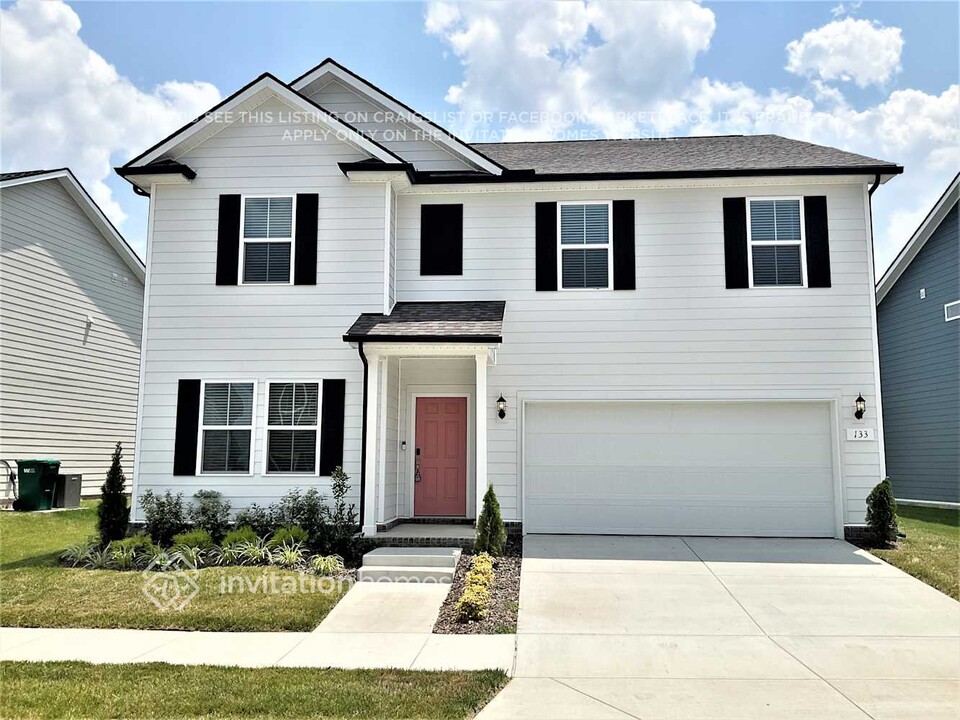 133 Glacier Wy in La Vergne, TN - Building Photo