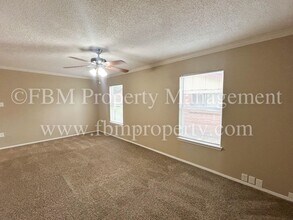713 Phillips Dr in Ennis, TX - Building Photo - Building Photo
