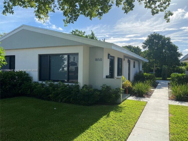 1850 Middle River Dr-Unit -1850 in Fort Lauderdale, FL - Building Photo - Building Photo