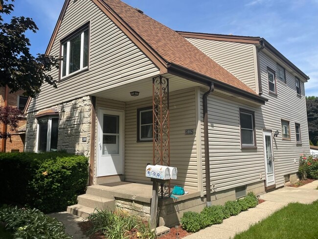 property at 3860 S Whitnall Ave