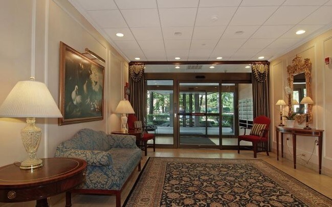 Ten Twenty Grove- 62 + Active Adult Living in Evanston, IL - Foto de edificio - Building Photo