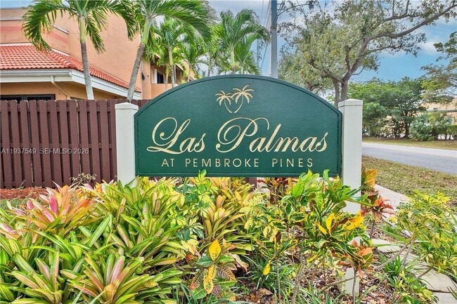 12032 S Las Palmas Dr in Pembroke Pines, FL - Building Photo - Building Photo