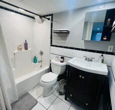 2 Wood Path in Rocky Point, NY - Foto de edificio - Building Photo