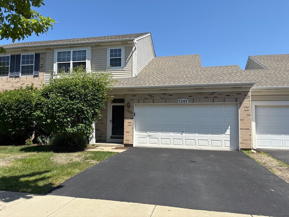 7207 Bradley Dr in Plainfield, IL - Building Photo