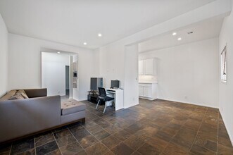 301 S Lucia Ave in Redondo Beach, CA - Building Photo - Building Photo