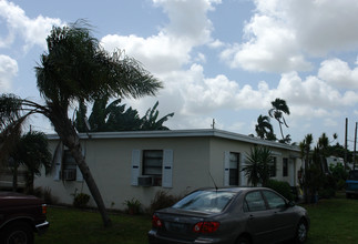 5924-5934 Taylor St in Hollywood, FL - Building Photo - Building Photo