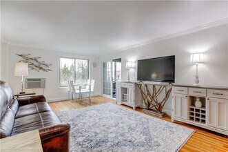 401 Bellevue Ave in Newport, RI - Building Photo - Building Photo