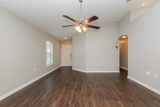 18530 Kentisbury Ct in Land O Lakes, FL - Building Photo - Building Photo