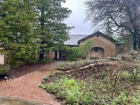 1776 El Capitan Dr in Redding, CA - Building Photo