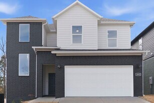 1858 E Fiji St in Fayetteville, AR - Building Photo