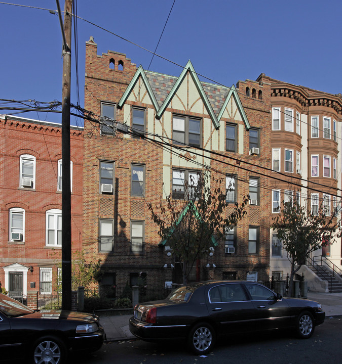 168 Harrison Ave in Jersey City, NJ - Building Photo