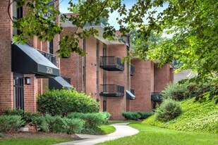 Park Naylor in Washington, DC - Building Photo