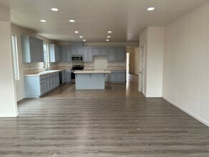 759 Hagerman Peak Dr in Newman, CA - Building Photo - Building Photo