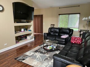 2277 Stoughton Dr in Aurora, IL - Building Photo - Building Photo