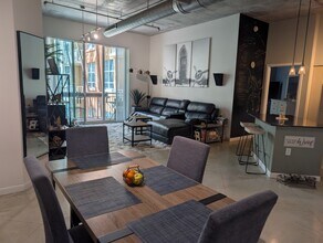 2001 Biscayne Blvd, Unit 2209 in Miami, FL - Foto de edificio - Building Photo