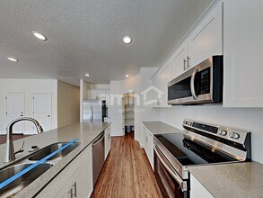 322 N Gibbons Ln in Saratoga Springs, UT - Foto de edificio - Building Photo