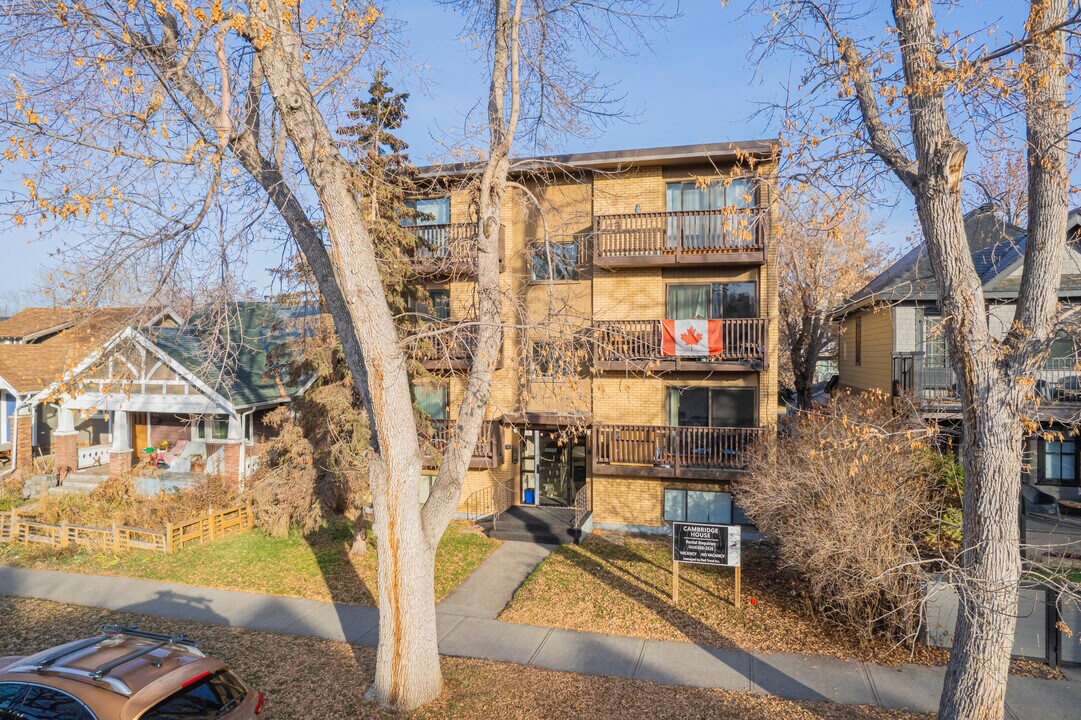 Cambridge House in Calgary, AB - Building Photo