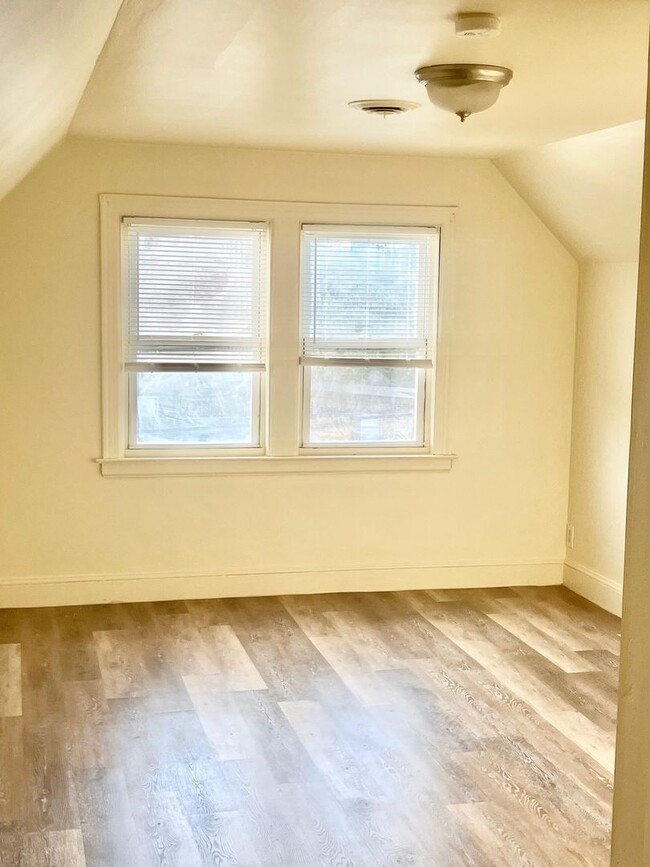209-211-211 Caroline St in Derby, CT - Building Photo - Building Photo