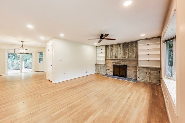 6107 Parkway Dr in Laurel, MD - Foto de edificio - Building Photo
