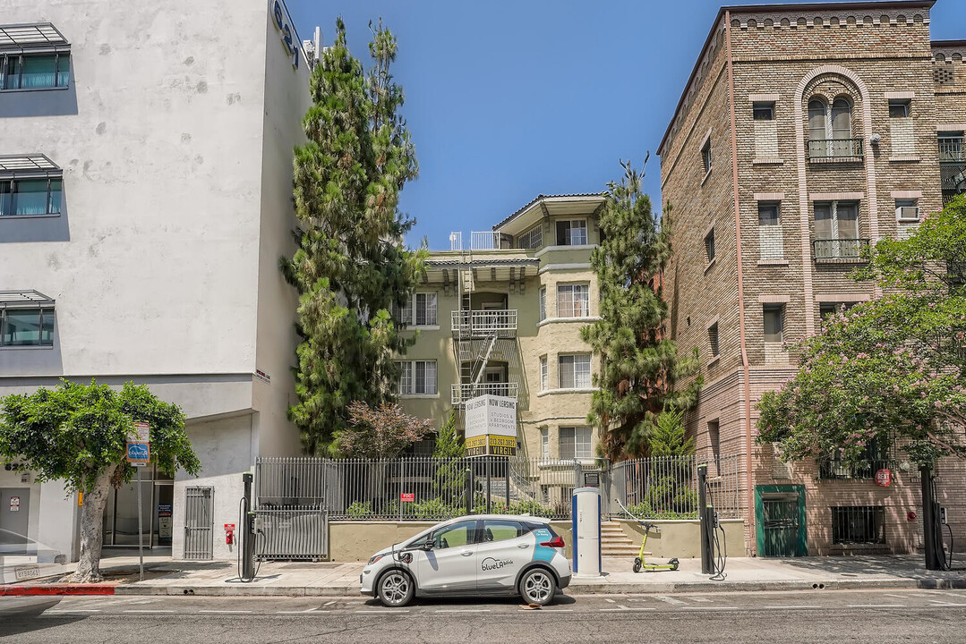 South Virgil Apartments in Los Angeles, CA - Building Photo