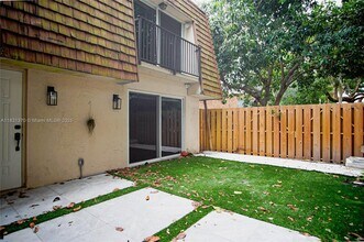 2161 Orange Grove Dr in Davie, FL - Foto de edificio - Building Photo