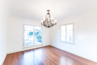1064 S Genesee Ave in Los Angeles, CA - Building Photo - Building Photo