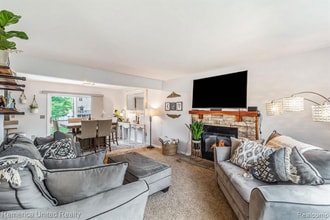 975 Water View Ln in Fenton, MI - Building Photo - Building Photo