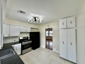 425 S Quebec Ave in Tulsa, OK - Building Photo - Building Photo