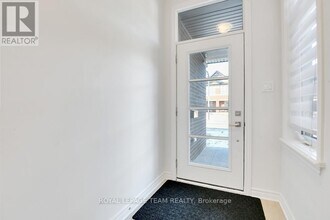 102 Crevasse Rd. in Ottawa, ON - Building Photo - Building Photo