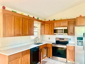 107 Gibraltar St in Royal Palm Beach, FL - Building Photo - Building Photo