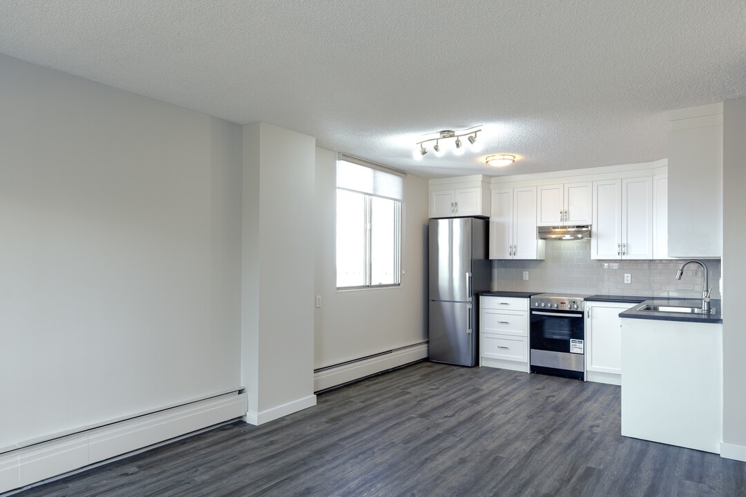 The Mountbatten Apartments in Edmonton, AB - Building Photo