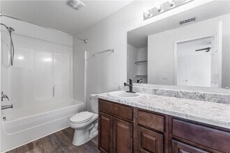 808 NW 68th Ave in Bentonville, AR - Building Photo - Building Photo