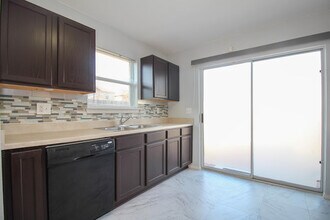 10815 Shaenfield Ct in San Antonio, TX - Building Photo - Building Photo