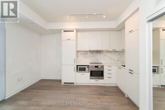 10 Honeycrisp Cres in Vaughan, ON - Building Photo - Building Photo