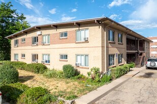Parklane Apartments in Denver, CO - Building Photo