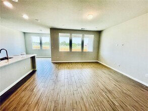 12912 Cerro Castellan Trace in Manor, TX - Foto de edificio - Building Photo