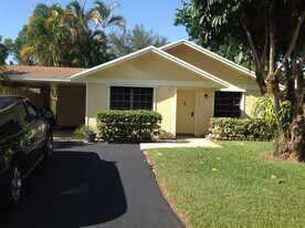 3633 W Forge Rd in Davie, FL - Building Photo