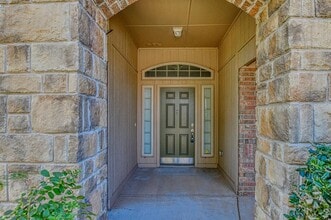 18012 Andalucia Dr in Edmond, OK - Foto de edificio - Building Photo