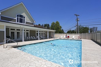 Cherry Hill Apartments in Newmarket, NH - Building Photo - Building Photo