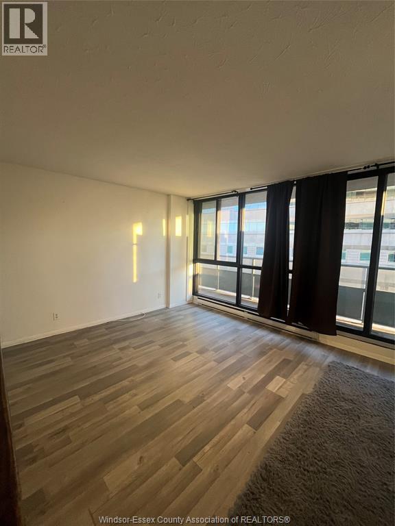 111 Riverside Dr E in Windsor, ON - Building Photo - Building Photo