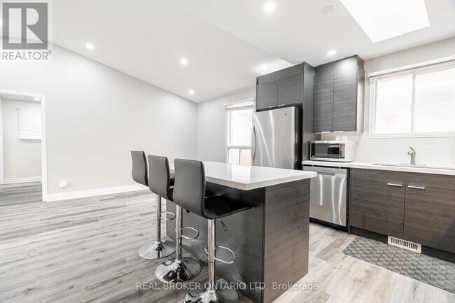 128 Blanchard Crescent in London, ON - Building Photo - Building Photo