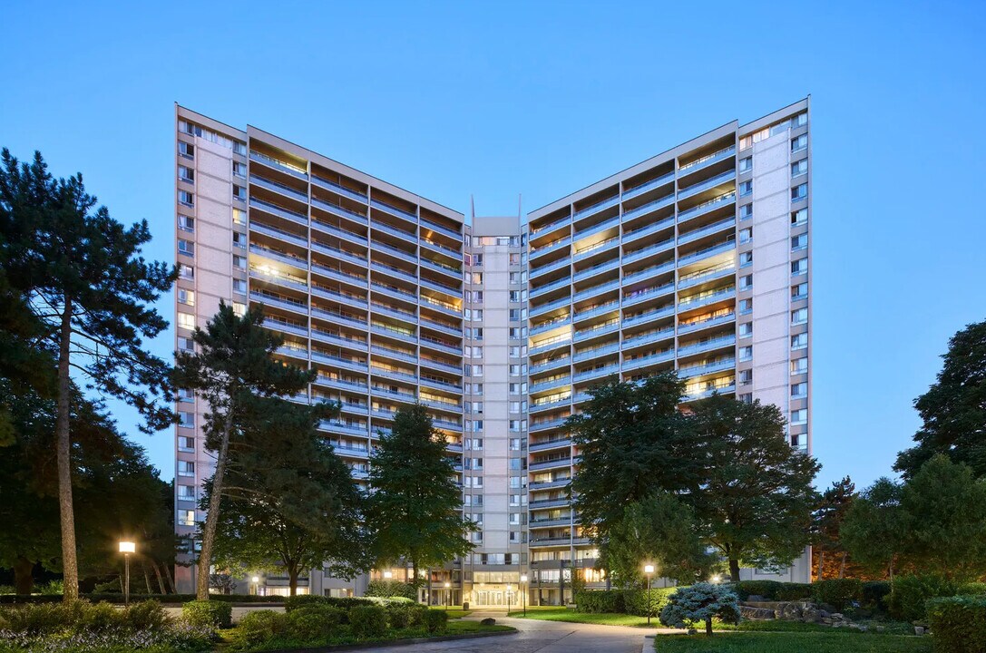 Rideau Towers in Toronto, ON - Building Photo