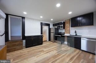 209 E Martin St, Unit Apt B in Martinsburg, WV - Building Photo