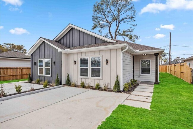 2446 Carmel St-Unit -B in Houston, TX - Building Photo - Building Photo