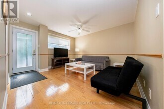 15 Webster Dr in Aurora, ON - Building Photo - Building Photo