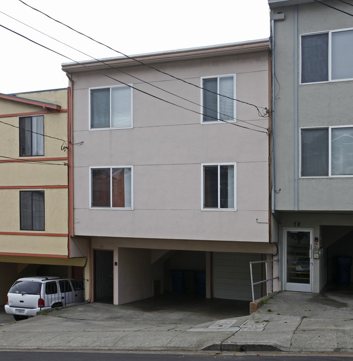 80 Lausanne Ave in Daly City, CA - Building Photo