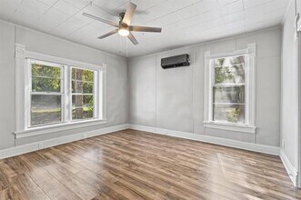 1211 W Owings St in Denison, TX - Building Photo - Building Photo