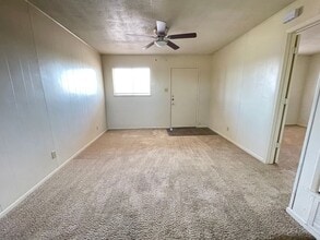 807 W Hallmark Ave, Unit Unit E in Killeen, TX - Foto de edificio - Building Photo